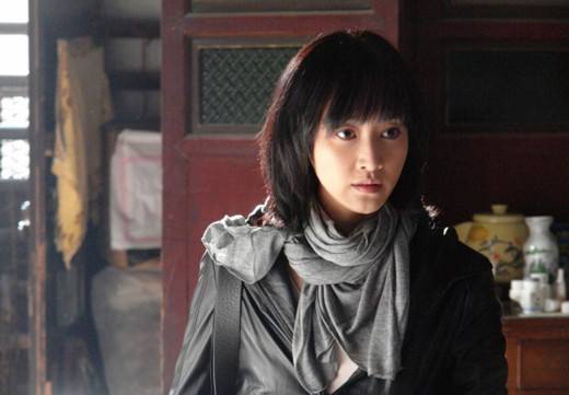 万茜单腿蹬有点膜拜或有望出演海岩小说死不瞑目新版女主