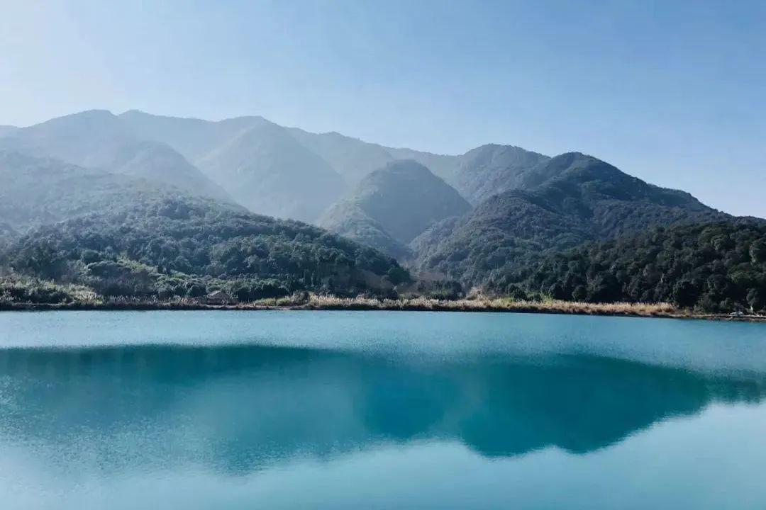 板壁山水库位于双浦镇灵山景区(灵山村上阳山),周边有双灵和灵山两个