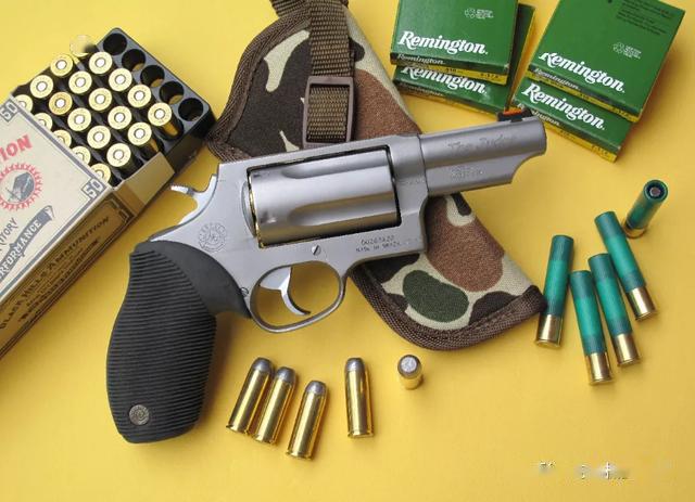 45 colt转轮手枪弹,塑料弹壳的是.410霰弹.