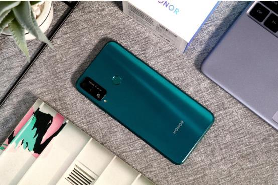 荣耀play4t体验分享价廉配置不含糊年轻用户千元机首选