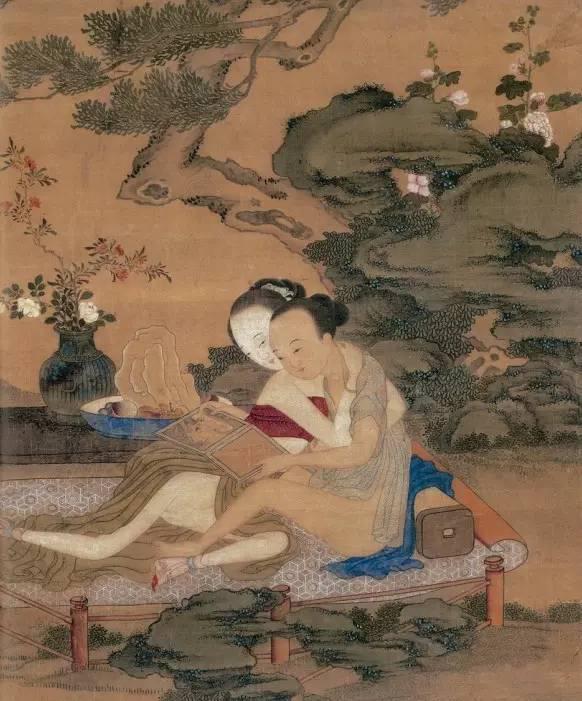 对有情人来说,燕寝怡情已经够让人销魂的了,何况还有"秘戏图册"聊以