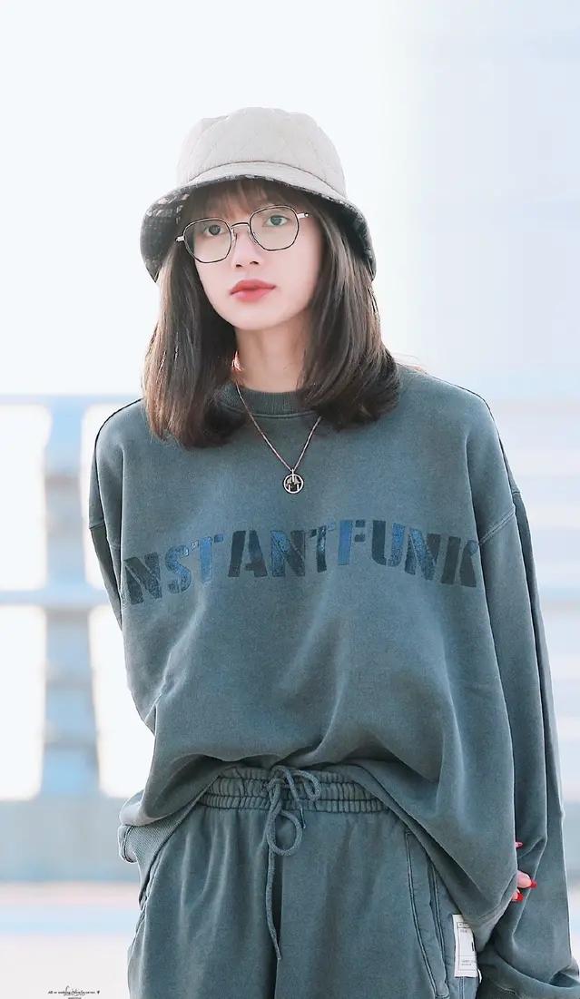 跟着"人间芭比"lisa学穿搭,每一套都让你美到哭,气质又时尚