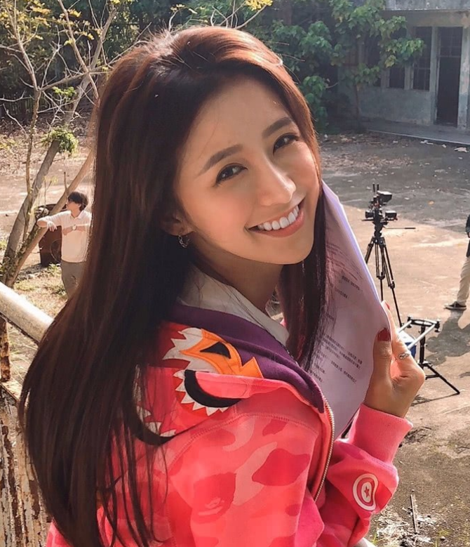 不过很多网友看了之后却说按照蔡卓宜这样的长相来说,真的不适合女团