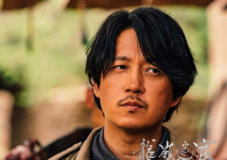 原创云南虫谷先导片潘粤明穿上雨衣像换了个人瘦了更帅