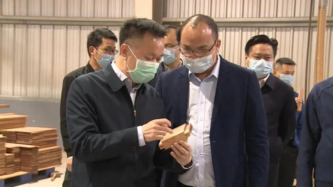 湖北省荆州市副市长,监利县委书记黄镇一行先后来到国寿红木和红木园