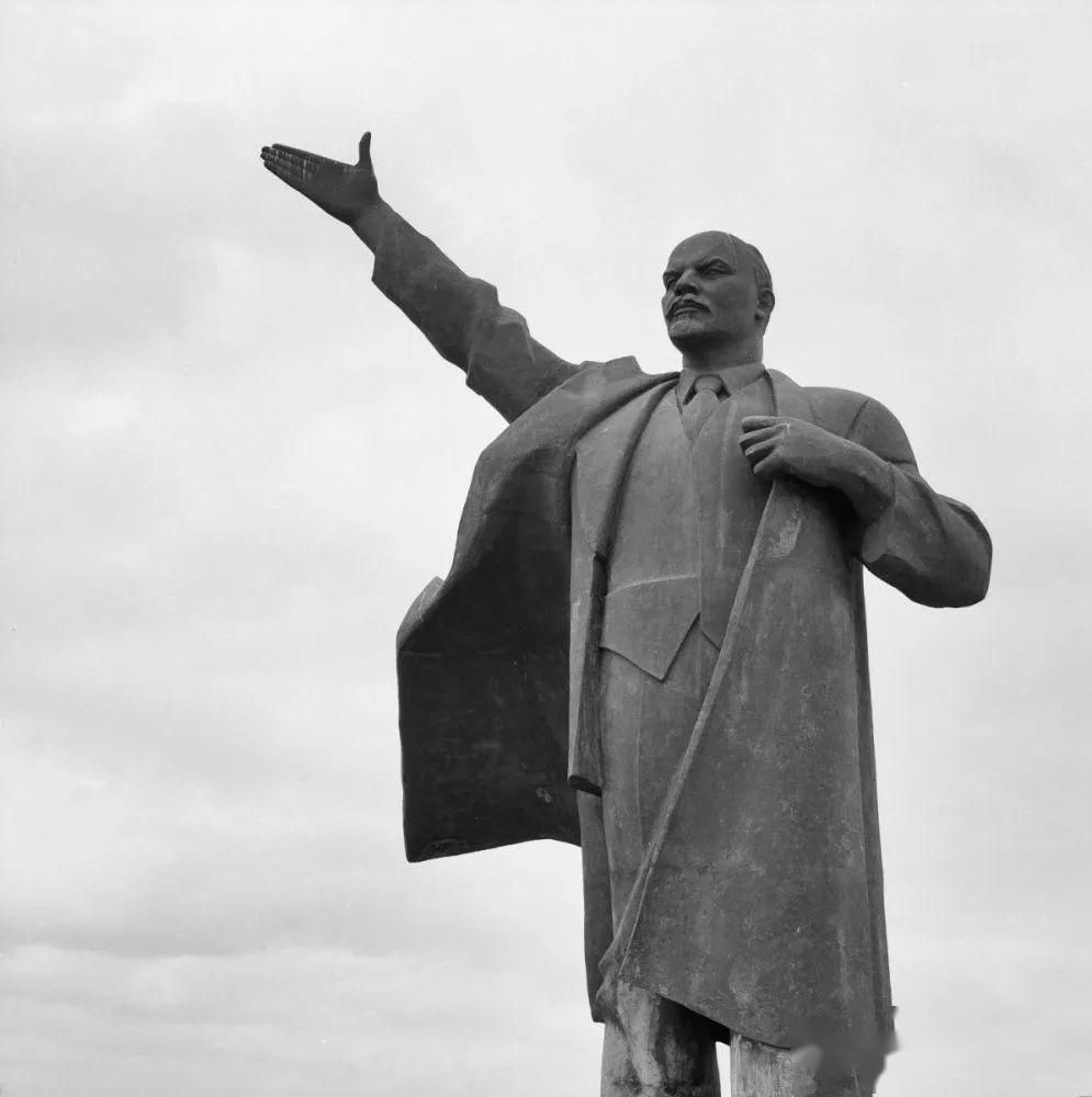 苏联巨型雕塑图片