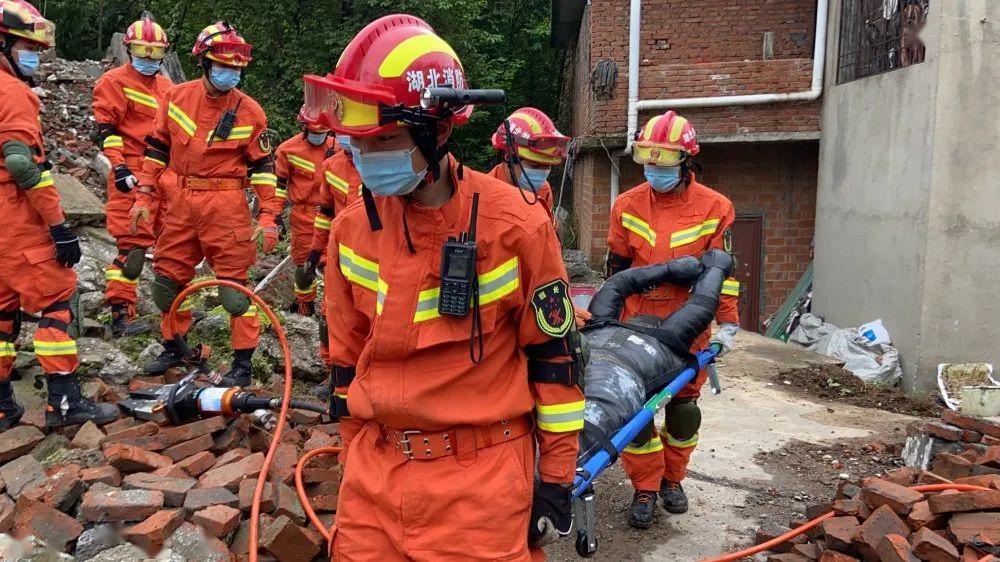 郧西消防地震救援演练现场堪比大片