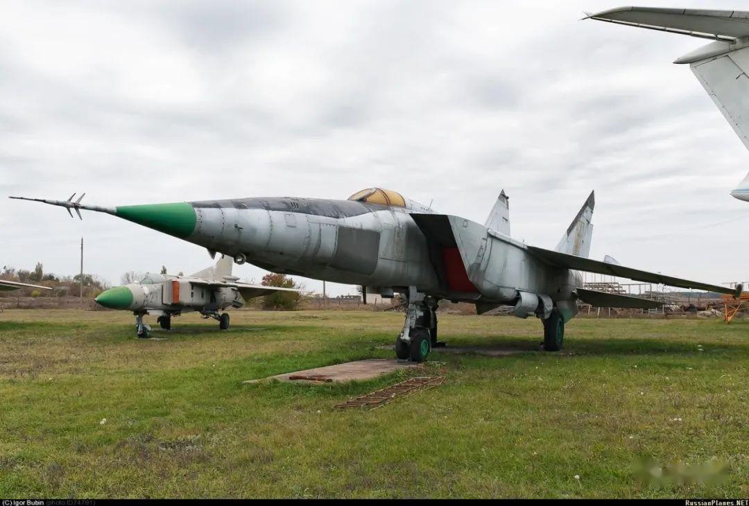 暴力美学的极致,战斗艺术的巅峰:前苏联米格-25战斗机图集