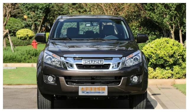 比起轿车,s∪v的通过性,承载性及车内空间和驾驶视野都更好一些,所以