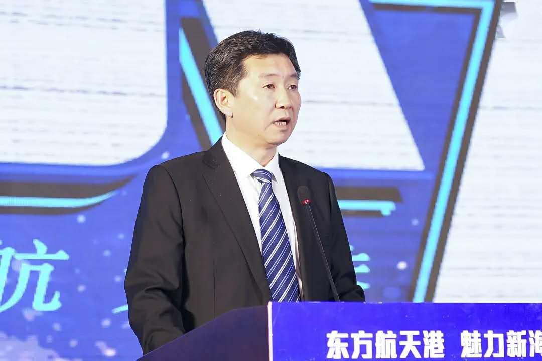 海阳市委常委,组织部长,市政府副市长于锁同志主持项目推介,签约仪式.