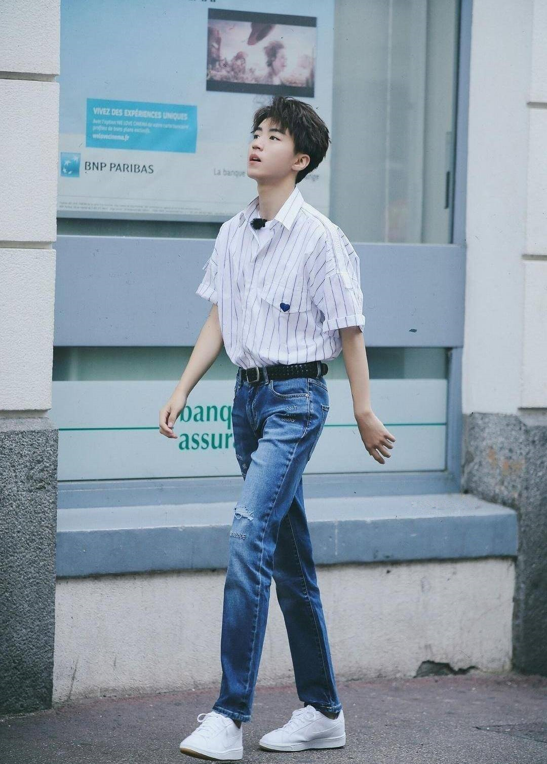 原创王俊凯终于长大了,日常穿搭洋溢着青春与朝气,每套都值得借鉴