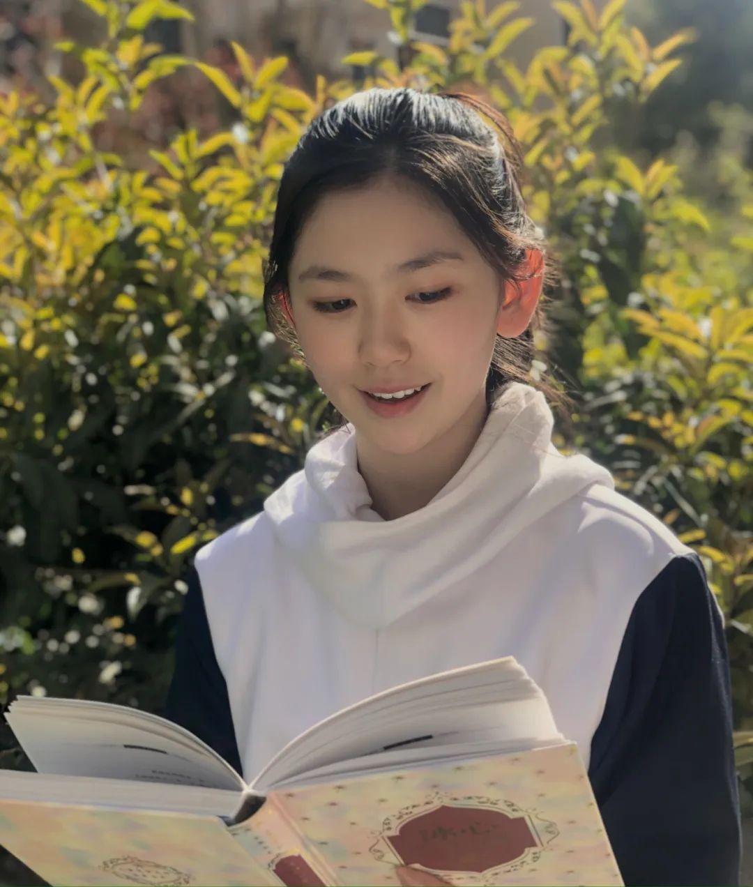 春暖花开书声朗朗青岛艺校与您共迎世界读书日