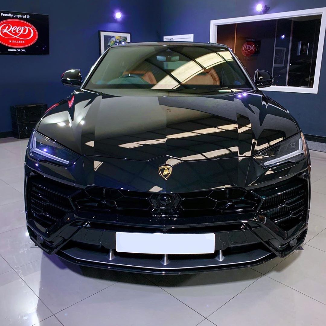 隐藏蛮牛实力的黑色兰博基尼urus