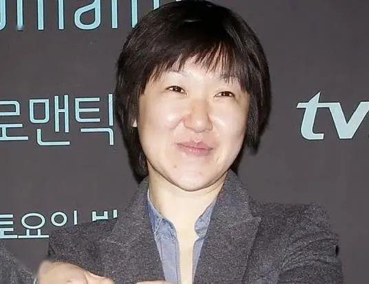 导演申源浩导演申源浩,编剧李有静,《请回答》系列三部曲都是他们的