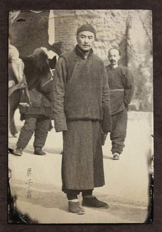 家中顶梁柱父亲白秉德,"白鹿原上最好一个长工"鹿三,自己的精神支柱朱