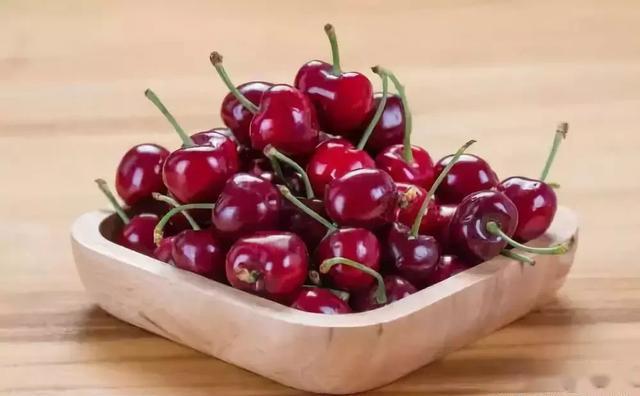 主要病害有叶斑病,穿孔病,流胶病;虫害有金龟子,桑白蚧,蝽象,潜叶蛾等