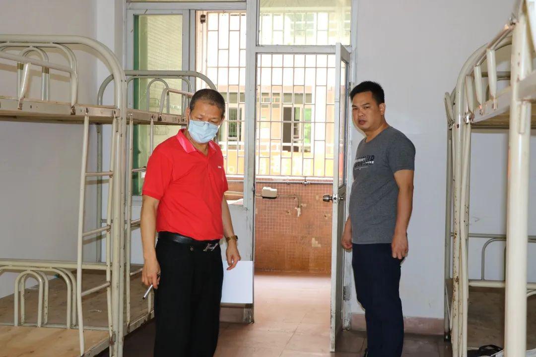 有为丹中立本成人丹灶镇多部门到丹灶中学开展返校联合核验工作确保
