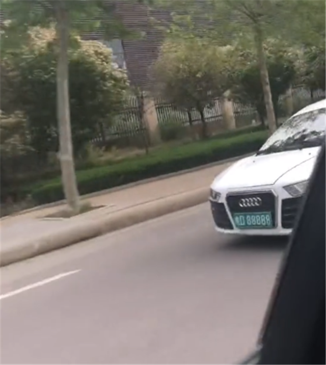 “绿牌”奥迪R8，牌号88888，车身尺寸堪比Smart，回头率还很高_搜狐汽车_搜狐网