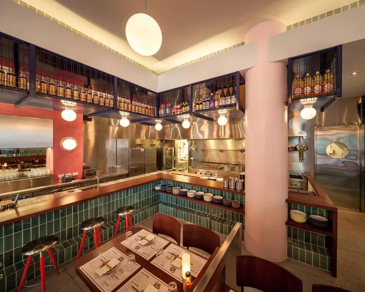 280㎡港风咖啡厅复古风格玉苗设计