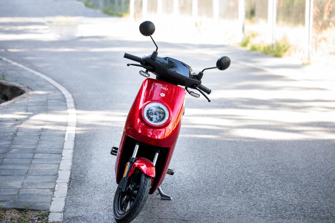 小牛国标旗舰款mqi2图赏:外观延续经典