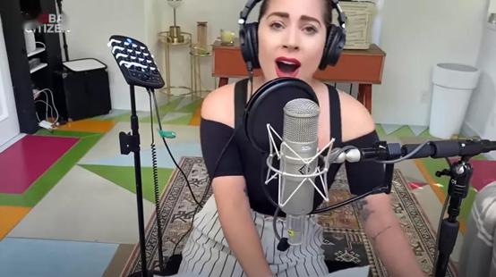 lady gaga住在洛杉矶富丽堂皇且富有艺术气息的laurel canyon地区.