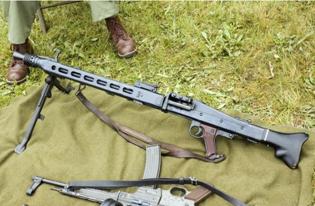 原创二战4大知名机枪一把被誉为战场收割机一把打德军大量装备