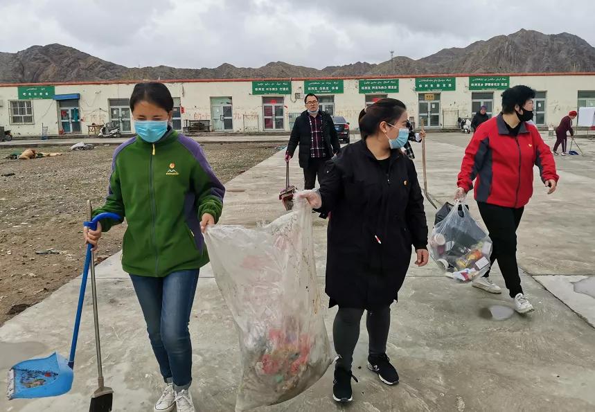 铁列克乡团委开展防疫有我爱卫同行主题活动