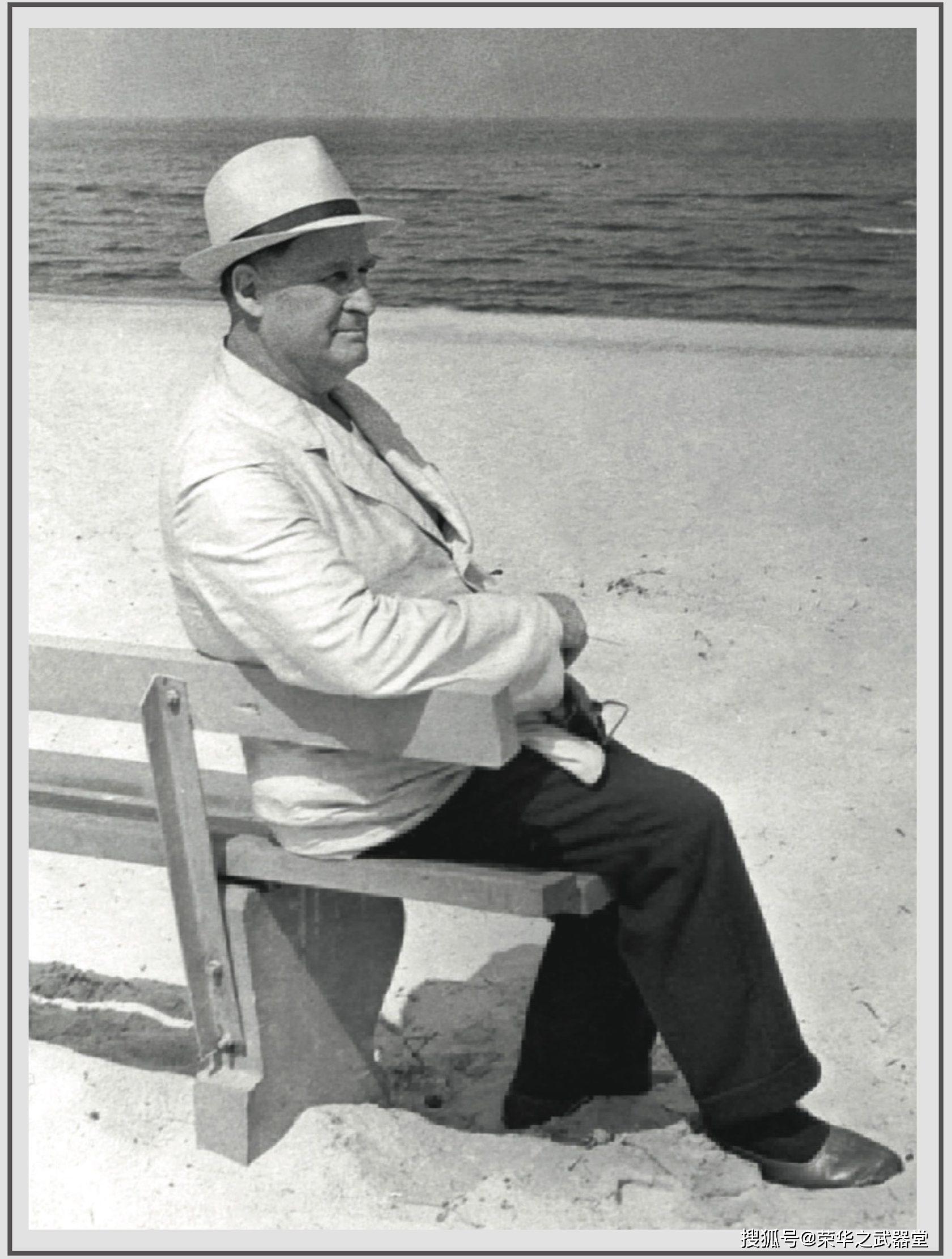 年代末铁木辛哥在别墅抱孙子 1961年马利诺夫斯基访问蒙古时独特穿着