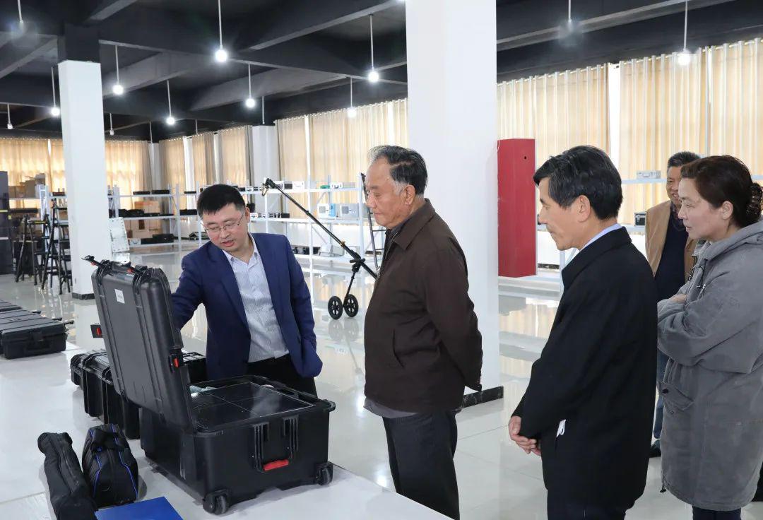 连云港市委宣传部原部长市老科协会长吴加庆莅临青创园视察指导