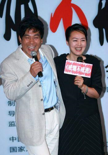 孙小梅老公是海归,在美国哈佛大学拿到了mba,然后回国通过美国风险