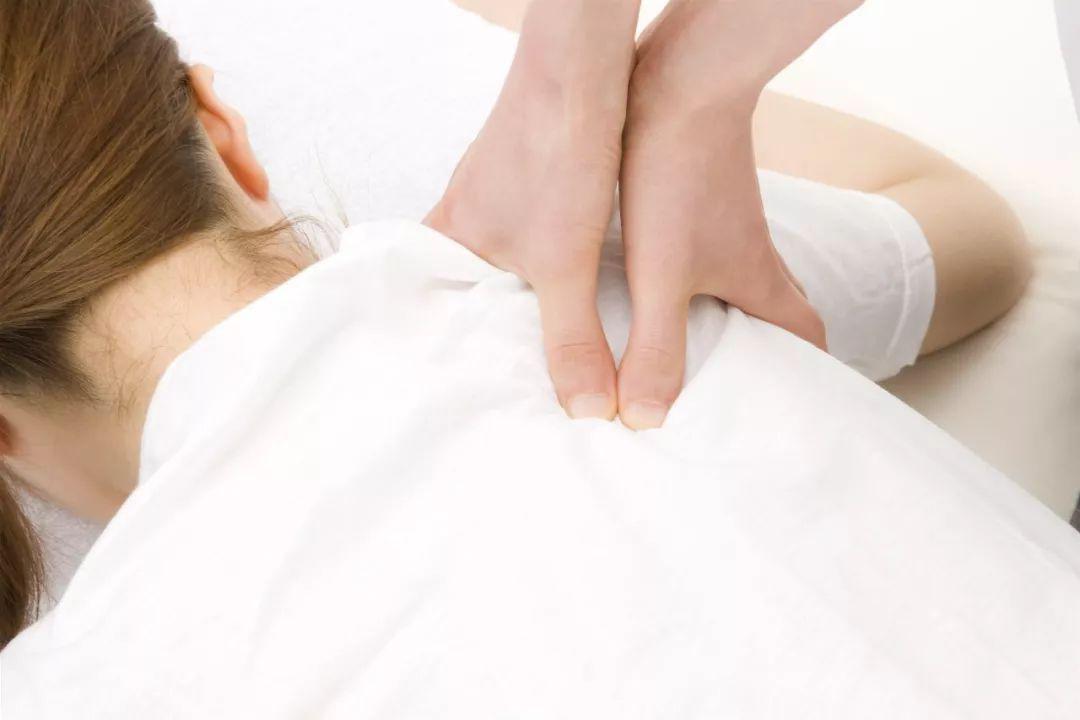 治疗中风后遗症的按摩手法与日常保健不同,按摩时间要长,可达1个小时