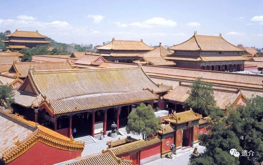 中国后宫殿一词才专属皇帝了举行典礼仪式或处理政务的建筑叫成"殿"给