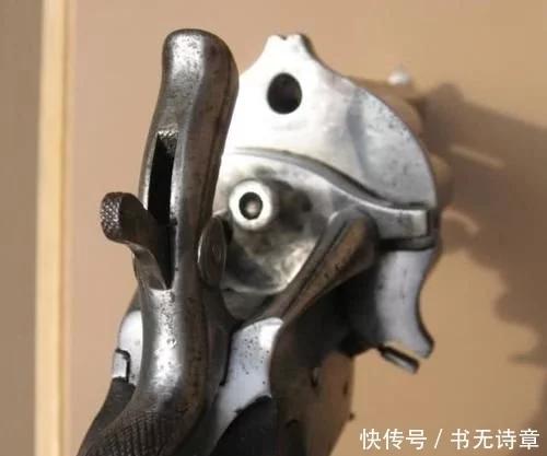 转轮手枪与霰弹枪的结合体美国人曾经的疯狂脑洞,远近攻击兼备_lemat