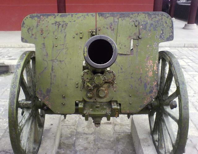 保留至今的一门晋造13式山炮,护盾已经改为后期型整体式设计