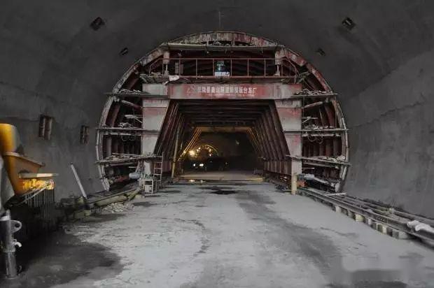 目前,它已经在地下工程,边坡工程,结构抗浮工程,深基坑工程,重力坝