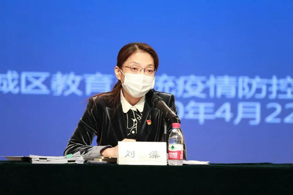 区委教工委书记刘藻就各校情景式全流程演练,编制教师和学生手册等7项