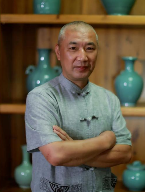 蒋同磊在龙泉青瓷技艺的传承和发展之路上执着前行