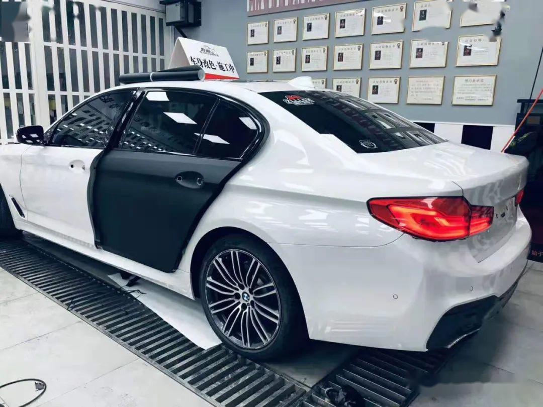 高碑店哪里做汽车改色专业汽车改色就来黑白格