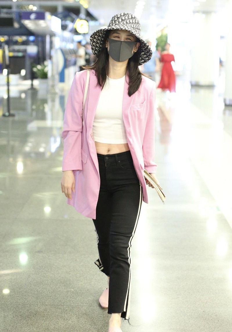 黄圣依真懂时尚上面迪吧下面广场精致穿搭简约有型