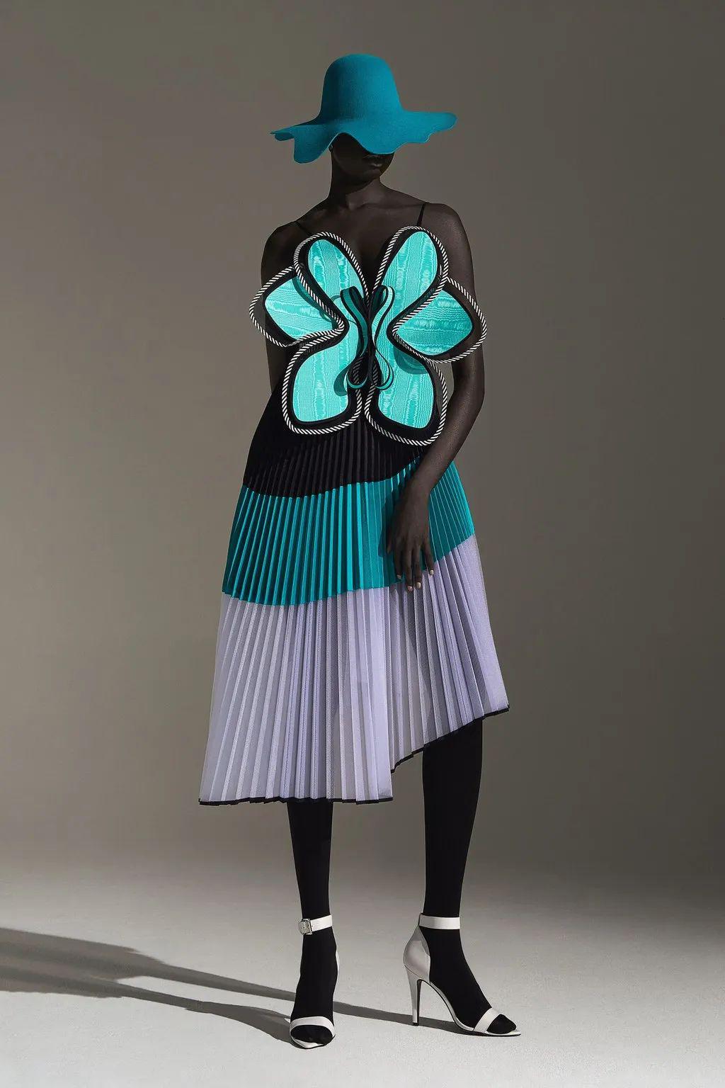 廓形灵感丨时装上绽放的花仙子立体廓形美到心颤的大波浪设计与未来