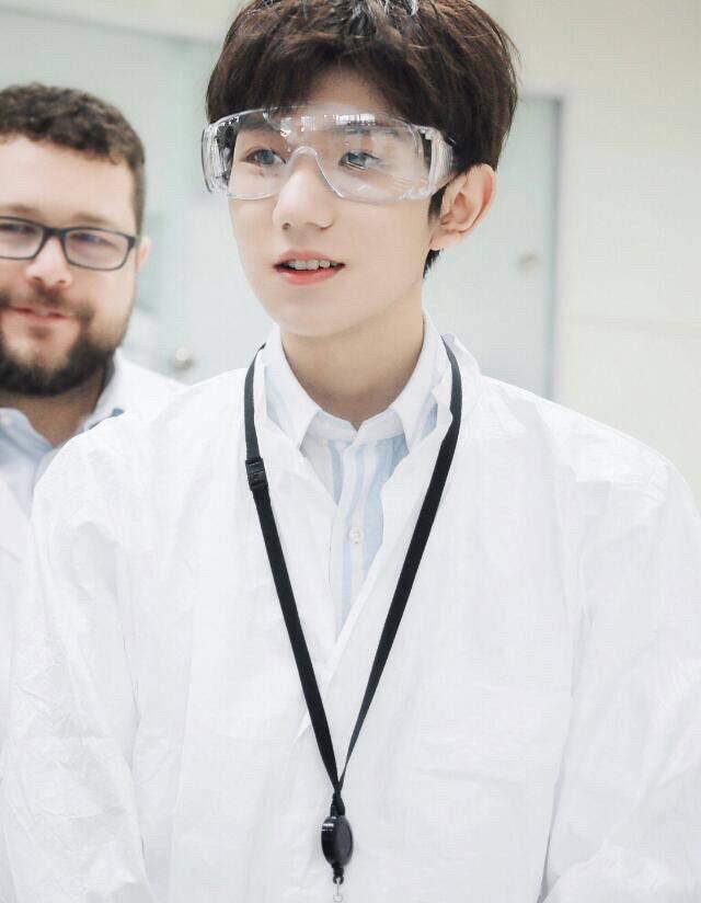 王源萌照走一波小刚源还真是可爱软萌可爱又刚气十足