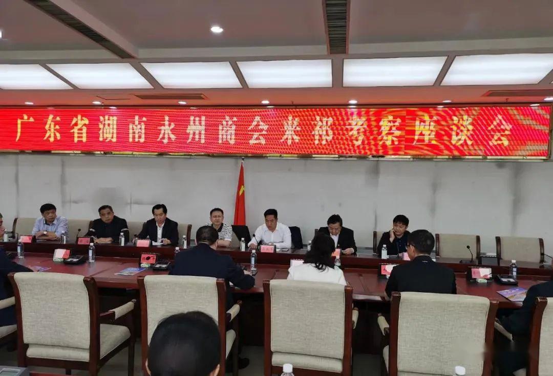 祁阳县委副书记,县长陈小平讲话祁阳县委常委,宣传部长彭国锋主持座谈