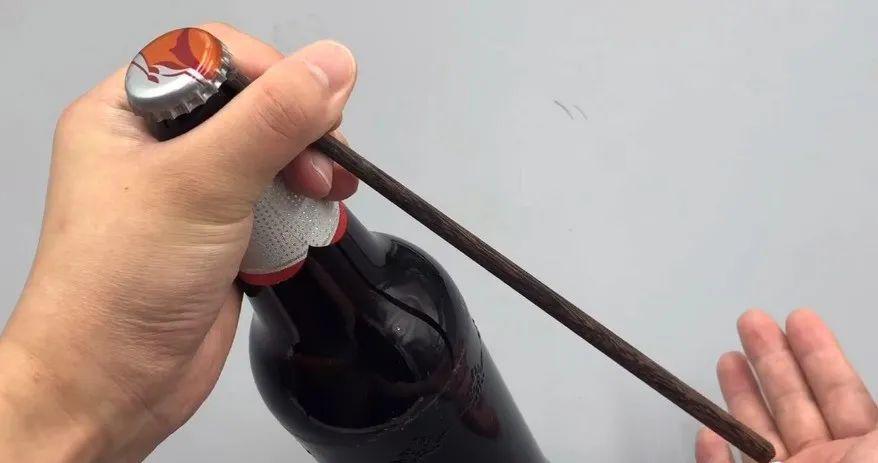 啤酒瓶盖有个小玄机学会它用手就能轻松拧开哦