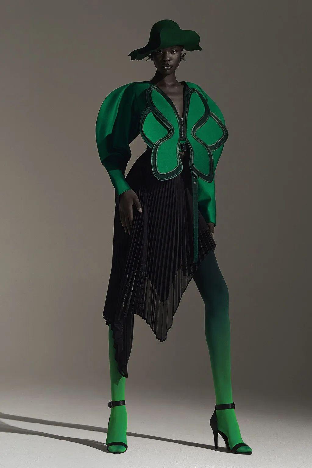 廓形灵感丨时装上绽放的花仙子立体廓形美到心颤的大波浪设计与未来