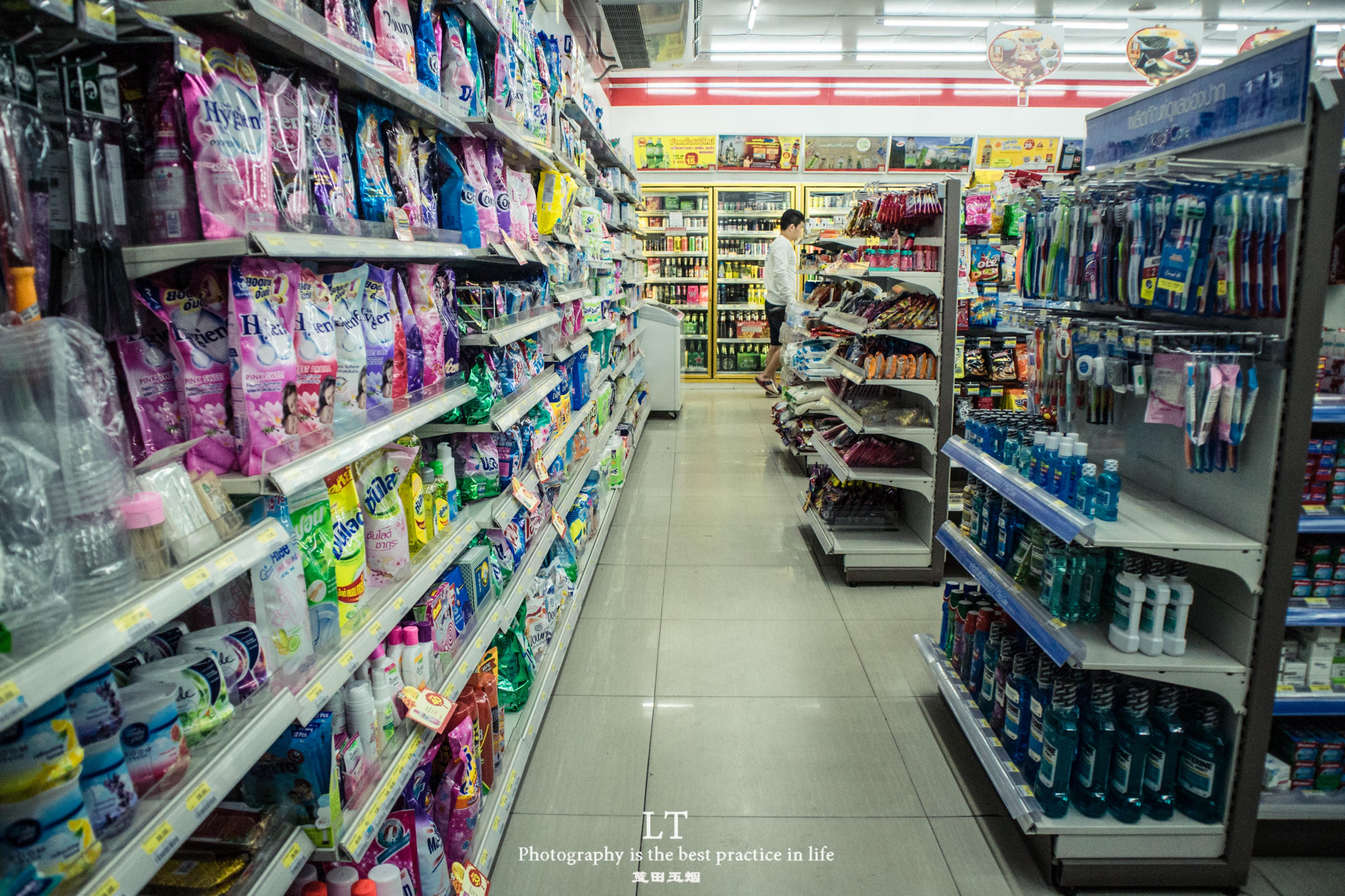 泰国有很多7-11超市,里面物品丰富且价廉物美,深受各国游客喜欢