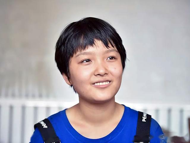 寒门学霸王心怡高考707分进北大感谢贫穷让网友落泪