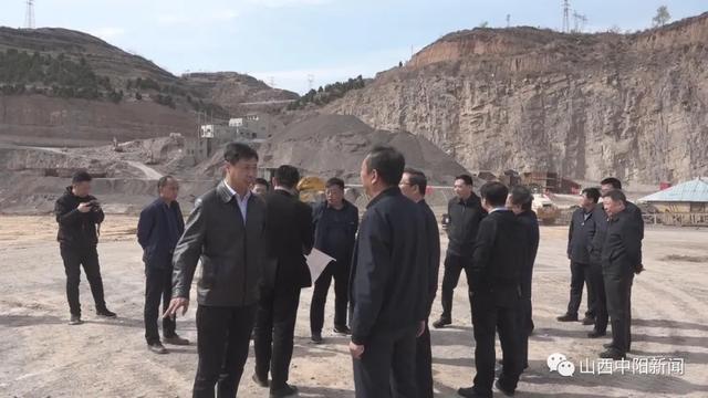 中陽田安平就離隰高速公路中陽段項目建設情況進行調研指導