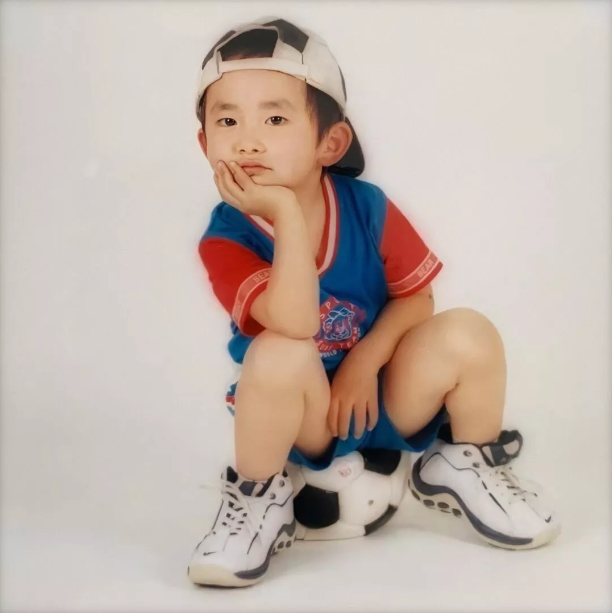 从幼儿园开始,易烊千玺的所有生活几乎都围绕着各种培训班.