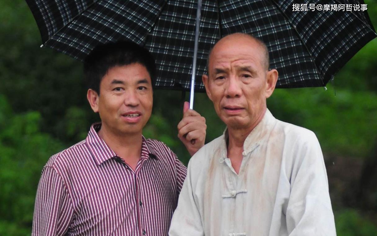 其实周惟明也是那个一直陪着魏宗万打拼事业的人,刚从上戏毕业呢