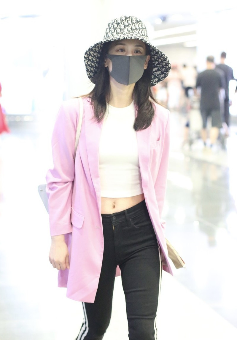 黄圣依真懂时尚上面迪吧下面广场精致穿搭简约有型